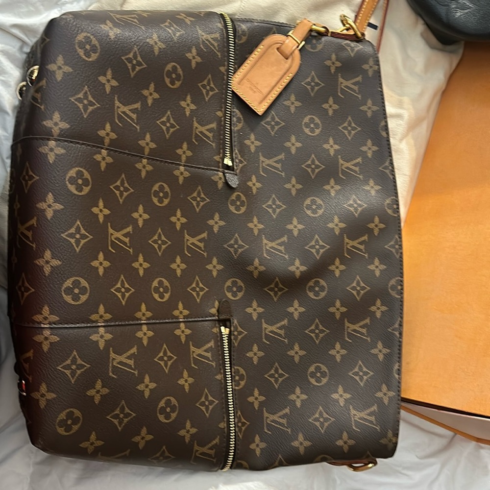 LV Melie Hobo